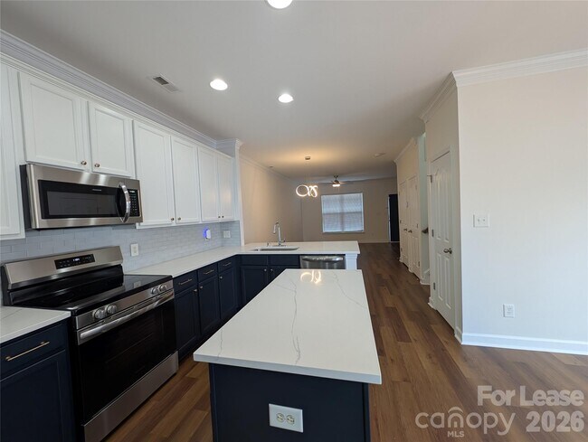 Foto del edificio - 5133 Prosperity Church Rd