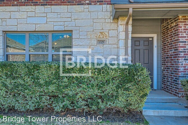 Foto del edificio - 3 br, 2.5 bath House - 1329 Lake Crest Lane