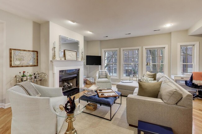 Building Photo - 1529 N Mohawk St