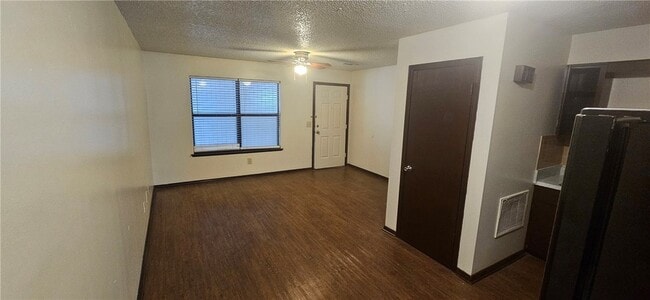 Foto del edificio - 635 Whitham Ave