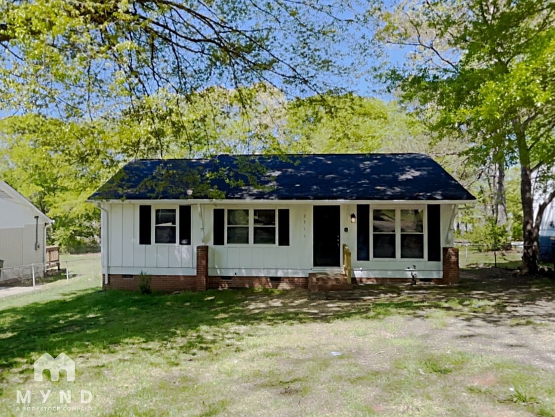 Primary Photo - 2315 Lyon St