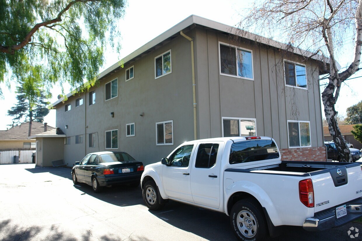 Building Photo - 800 Bellomy St