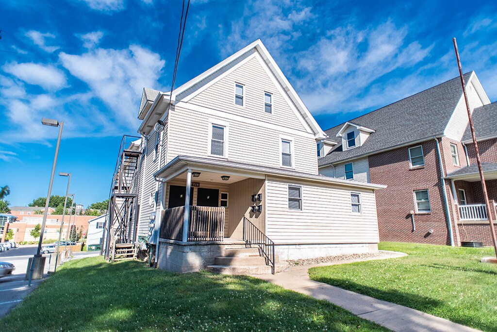 Front View - 228 S 7th St