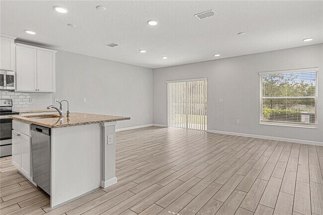 Foto del edificio - 2875 Narcoossee Cmns Wy