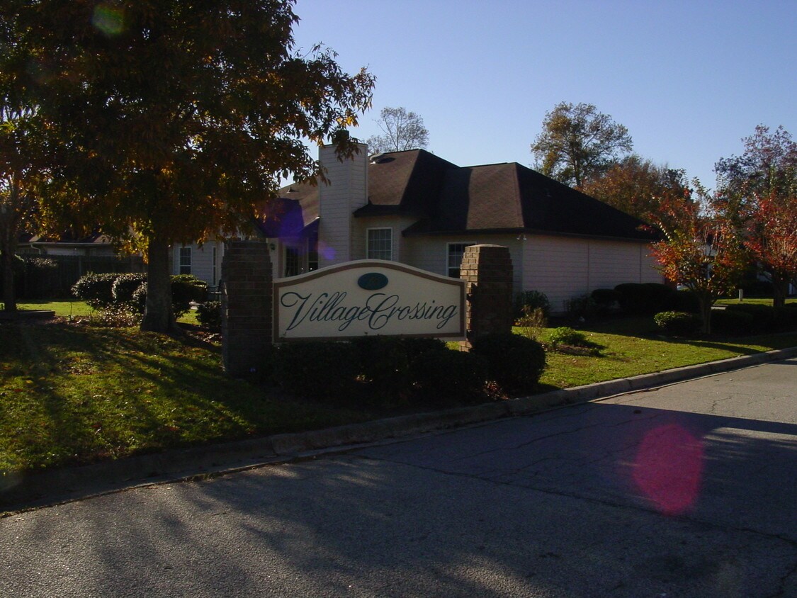 Building Photo - 121 Hopeland Dr