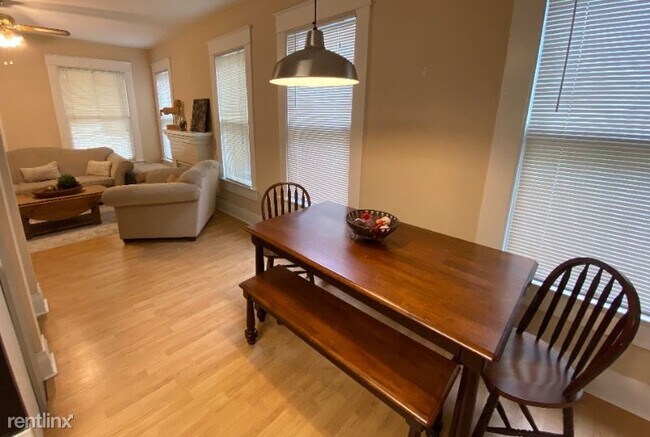 Foto del edificio - 3 br, 2 bath Apartment - 307 S Newport Ave