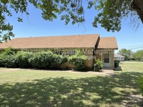 Building Photo - 214 Kettler Dr