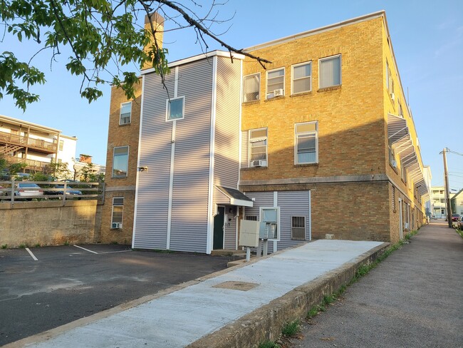Building Photo - 25 Laval St