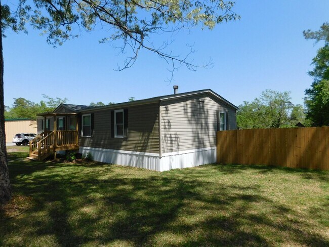 Building Photo - Refreshed Modular Home in the Heart of Hav...