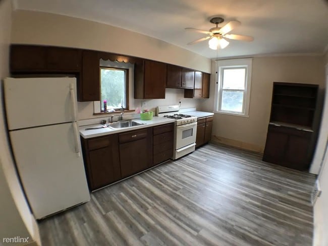 Building Photo - 3 br, 1 bath House - 120 Orchard St