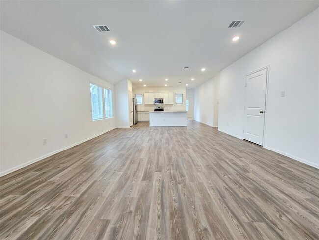 Building Photo - 3814 River Sand Rd