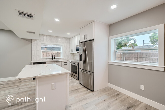 Building Photo - 5119 N Ridge Street N, St. Petersburg, FL,...