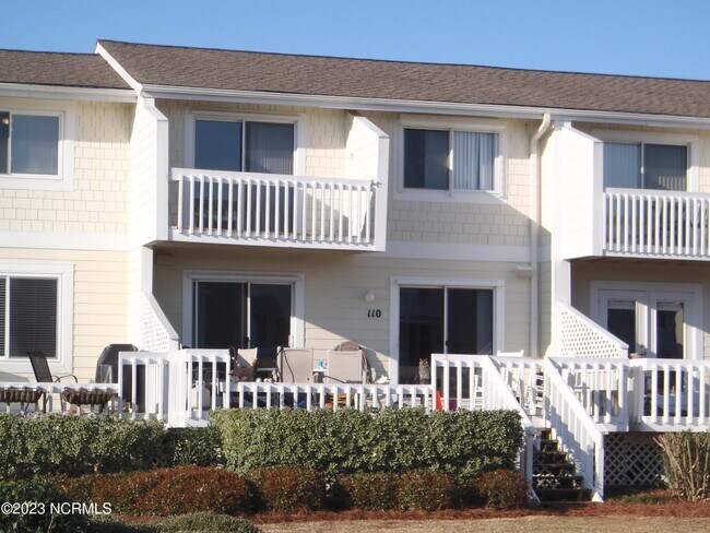 Building Photo - 110 Captains Ct