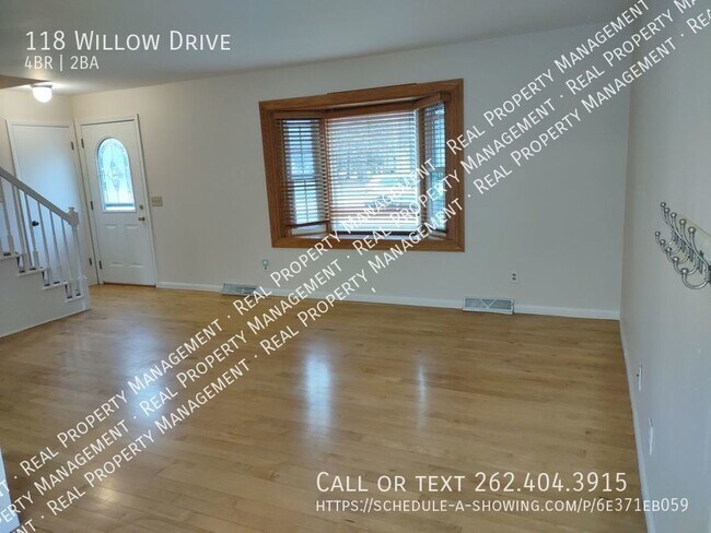 Building Photo - 4 Bedroom 2 bath home Hartland WI near Arr...