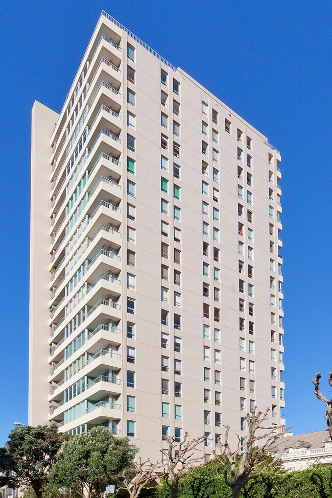 Building Photo - 1070 Green St