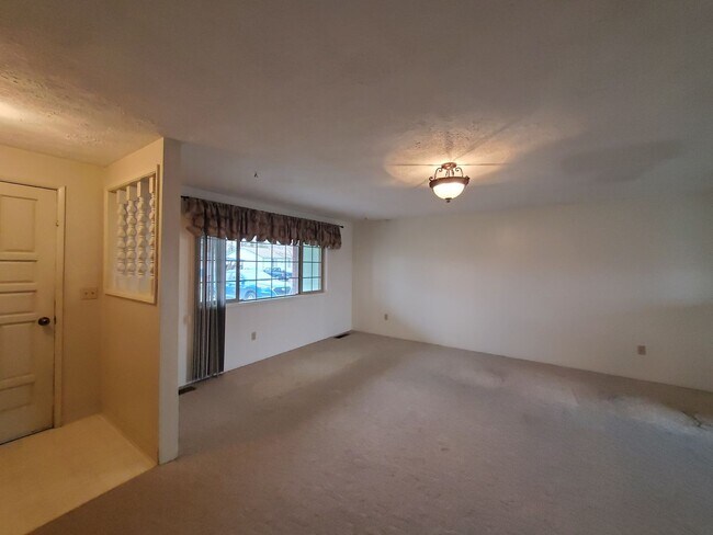 Foto del edificio - 3 Bedroom 1.5  Bath Single Family Home