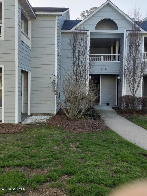 Primary Photo - 104 Breezewood Dr