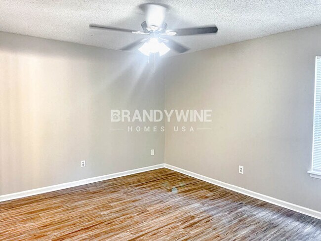 Foto del edificio - 1433 Kingfisher Ln N