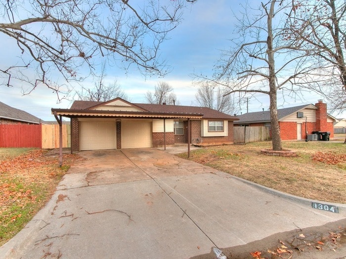 Primary Photo - 1304 Regency Blvd
