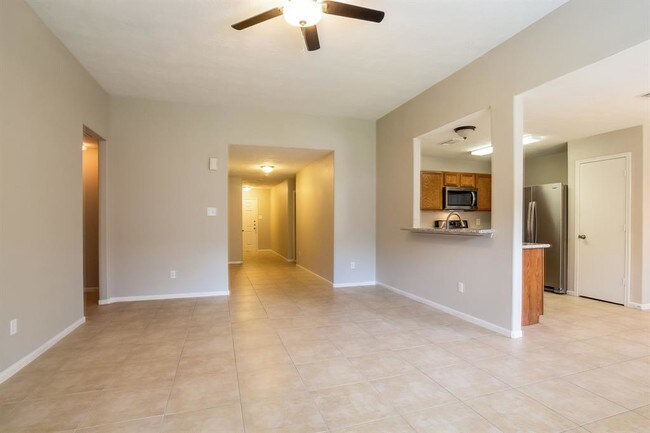 Building Photo - 2422 Fox Water Dr