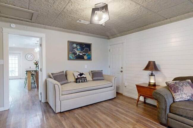 Building Photo - 3004 Red Robin Loop