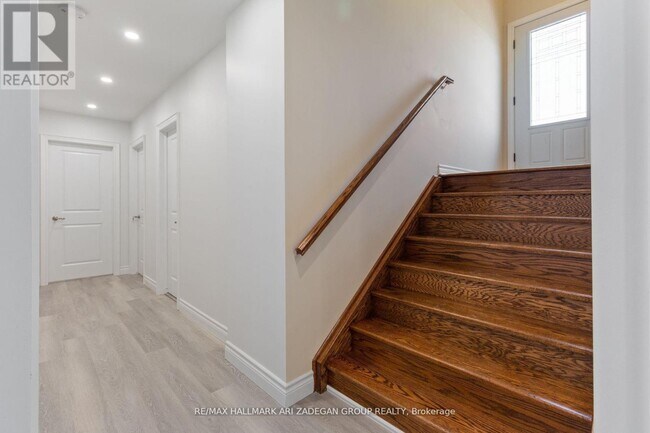 Building Photo - 177 The Queensway S