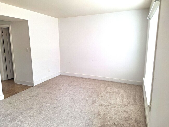 Foto del edificio - 2 bedroom / 1.5 bathroom -Jamestown 1607
