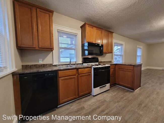 Foto del edificio - 2 br, 1 bath House - 3021 East 9th Street
