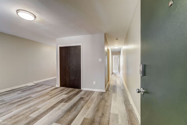 Foto del edificio - 2 br, 1 bath Triplex - 615 North 32nd Stre...