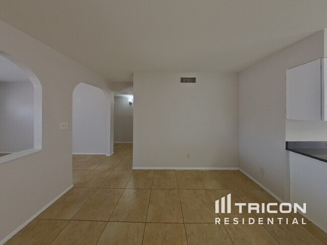 Building Photo - 7955 W Montecito Ave