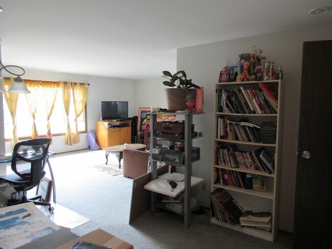 Building Photo - 13 Meadowlark Dr