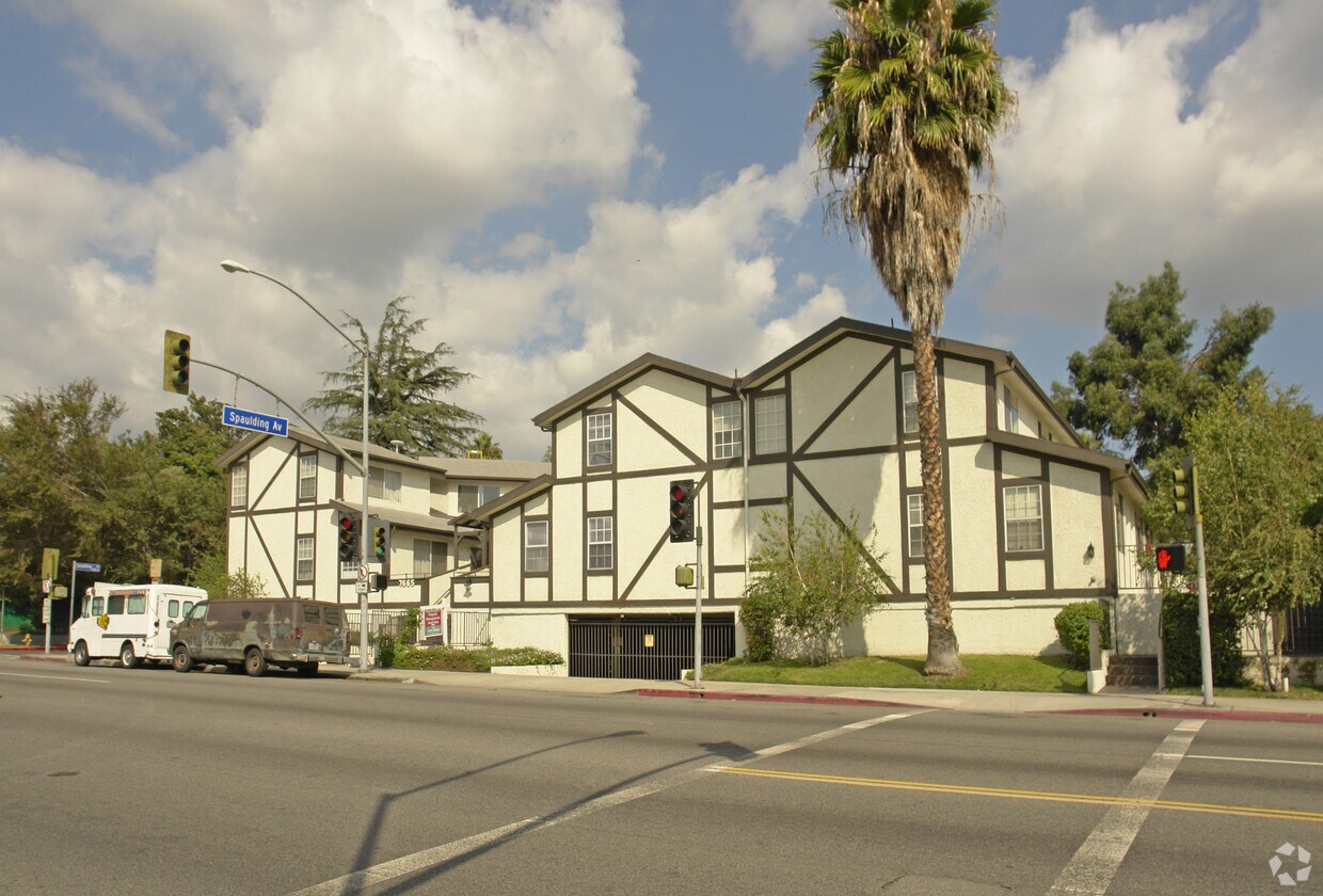 Building Photo - 7665 Fountain Ave