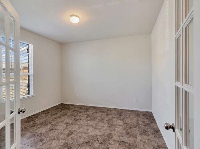 Photo - 2011 Avondown Road Unit House
