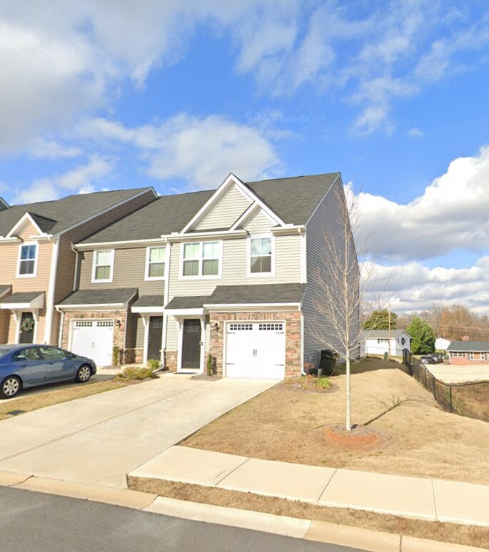 319 Hunt Glenn Ct, Greer, SC 29650 Townhome Rentals in Greer SC