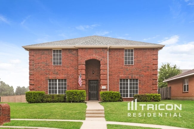 Building Photo - 608 Canyon Pl