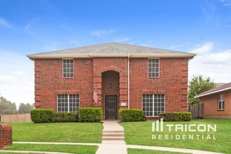Building Photo - 608 Canyon Pl