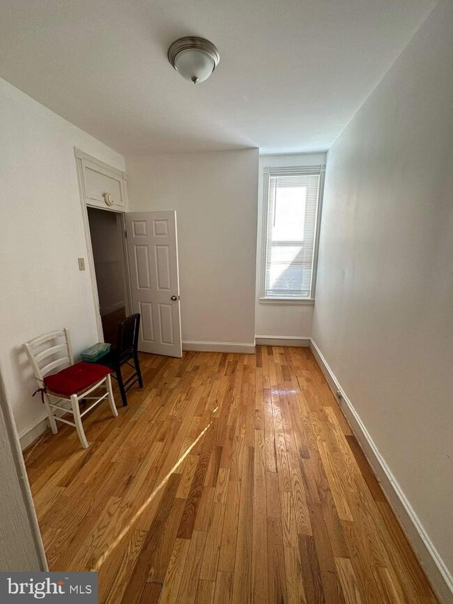 Foto del edificio - 1156 W Glenwood Ave