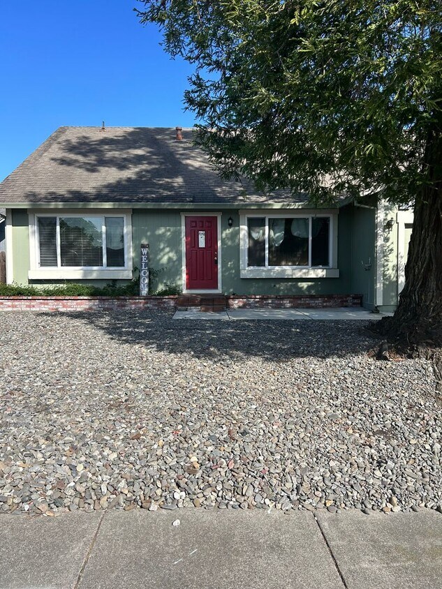 Foto principal - 5 bed/3 Bath Home in The E Section ~ Cosig...