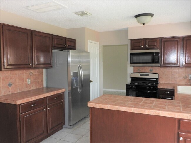 Building Photo - 3107 Rimrock Dr