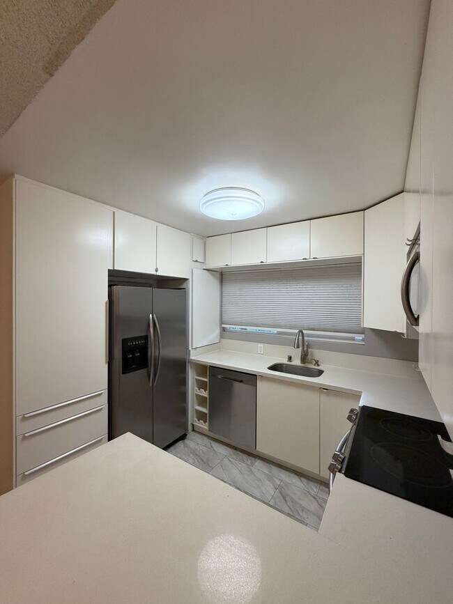 Foto del edificio - Newport Ave