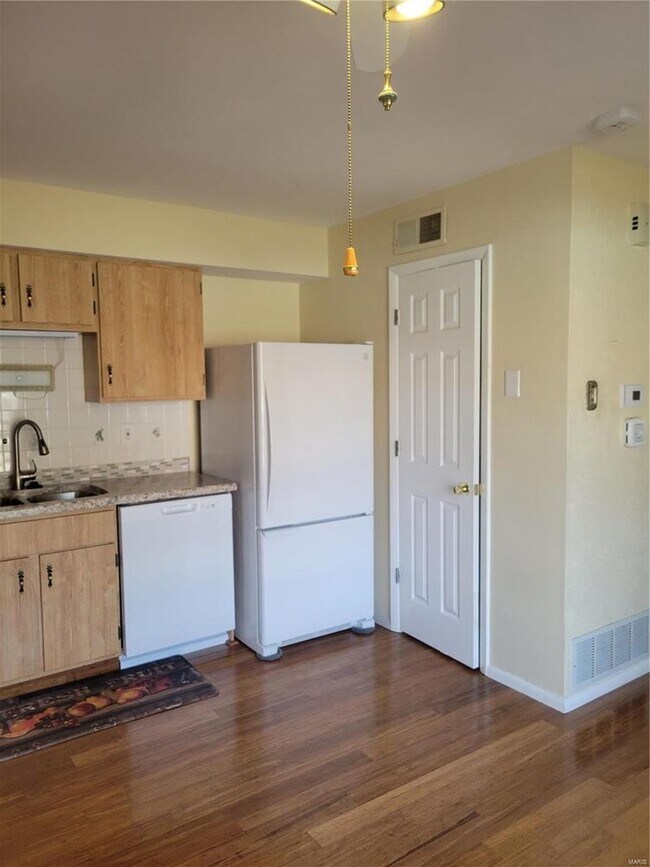 Building Photo - 10161 Squire Meadows Dr