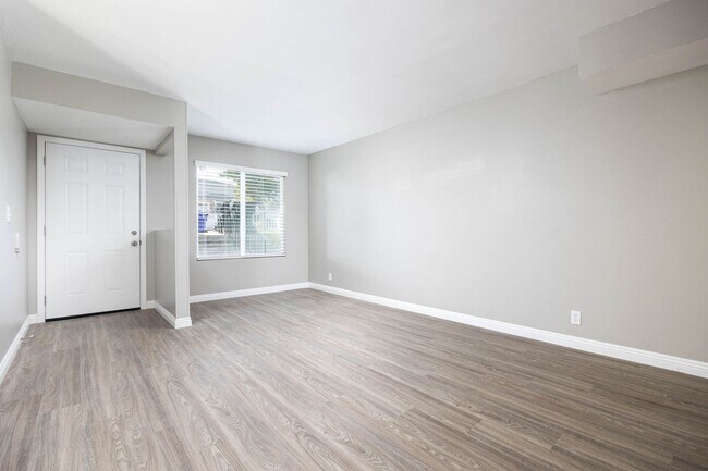 Building Photo - Completely Remodeled 5 Bedroom Home - Ever...