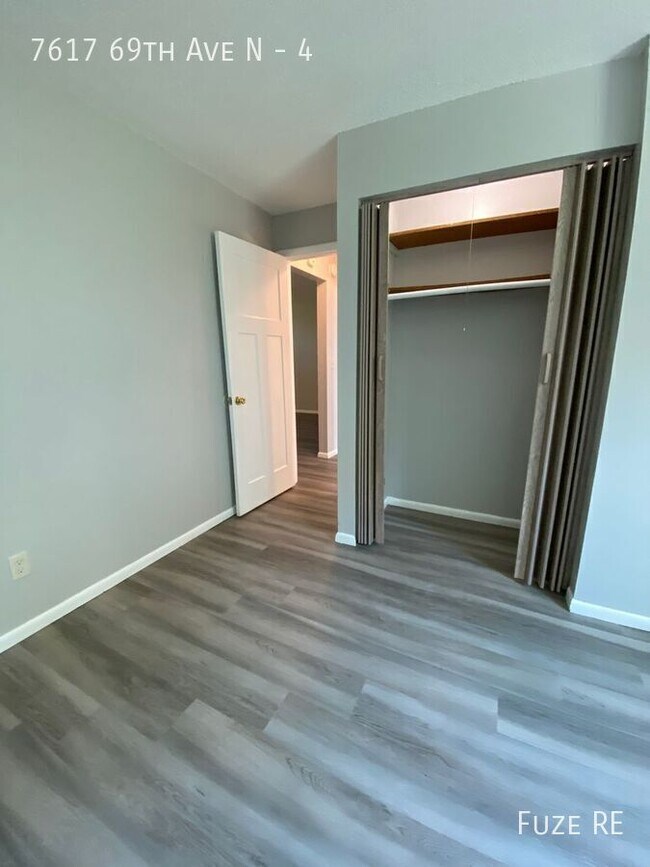 Foto del edificio - 7617 69th Ave N