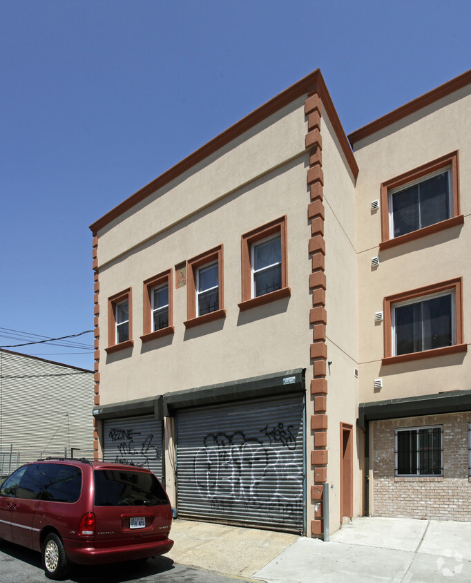 Primary Photo - 73-75 Thompson St