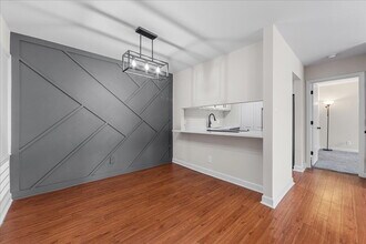 Building Photo - 1612 Sharon Rd W