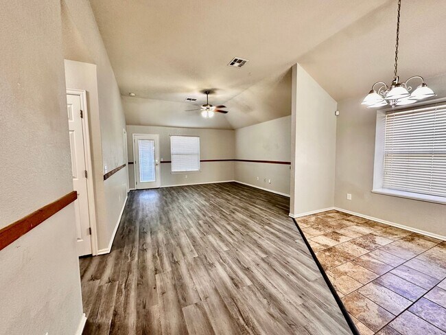 Foto del edificio - 3 Bedroom brick home in Del City