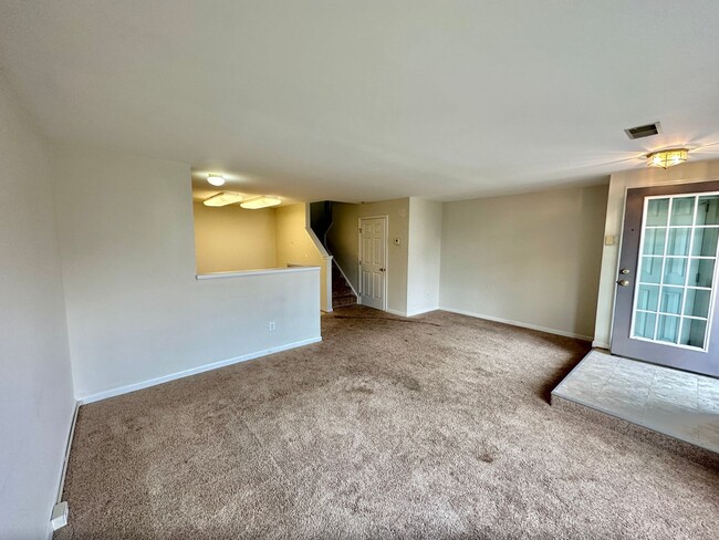 Foto del edificio - Great 3 level townhome in Wellington/Clove...