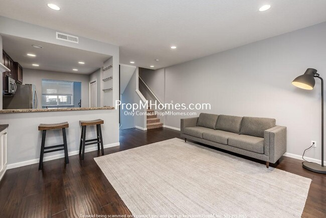 Building Photo - Luxury Townhome in Tanasbourne - Close to ...