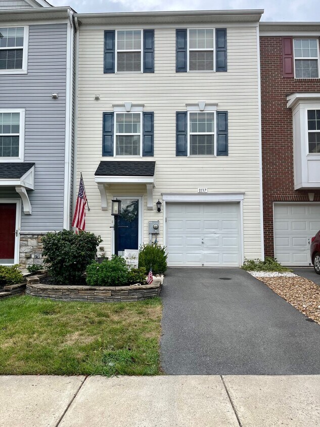 Primary Photo - 1137 Mare St