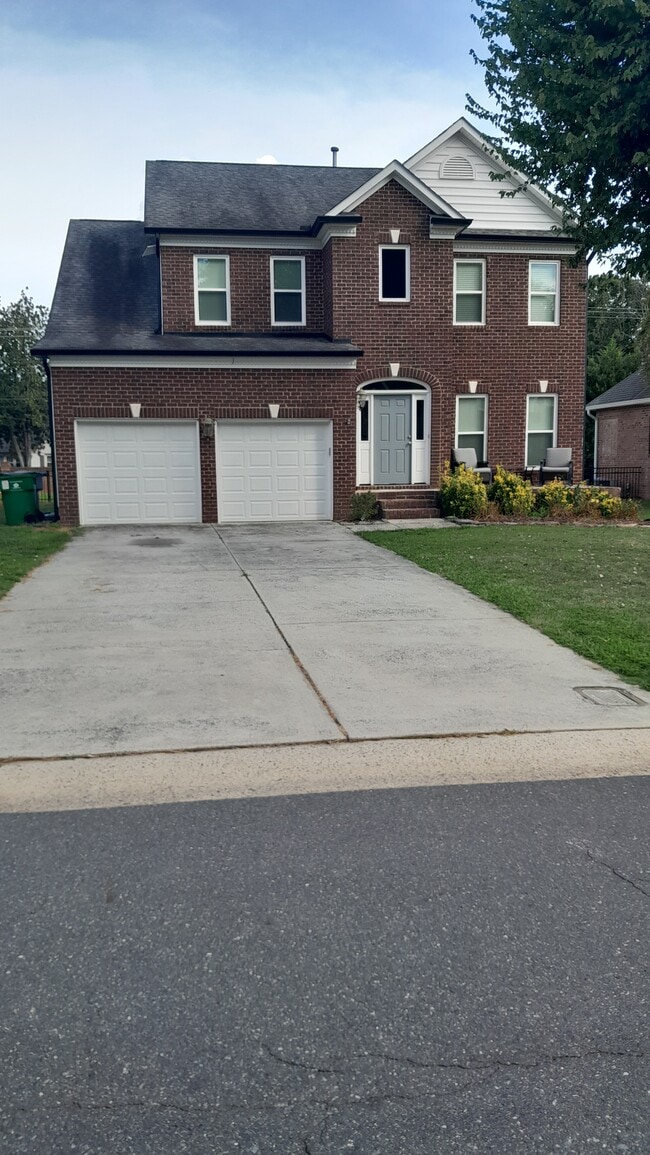 Building Photo - 1206 Mendenhall Ct